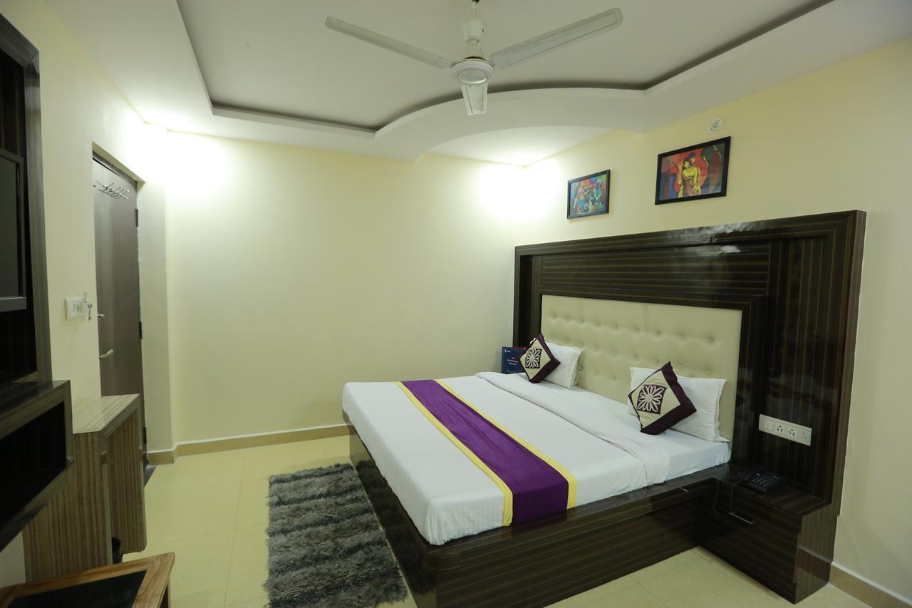 Oyo 8883 Hotel Comfort Zone Lucknow Eksteriør billede